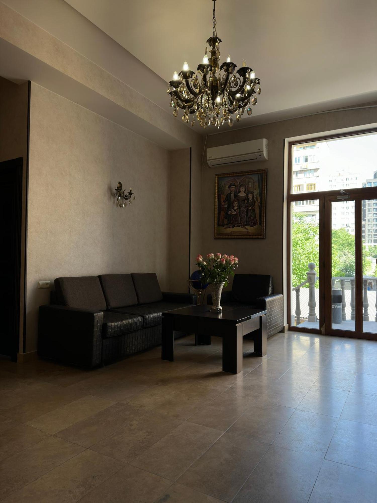 Eridana Hotel エレバン エクステリア 写真
