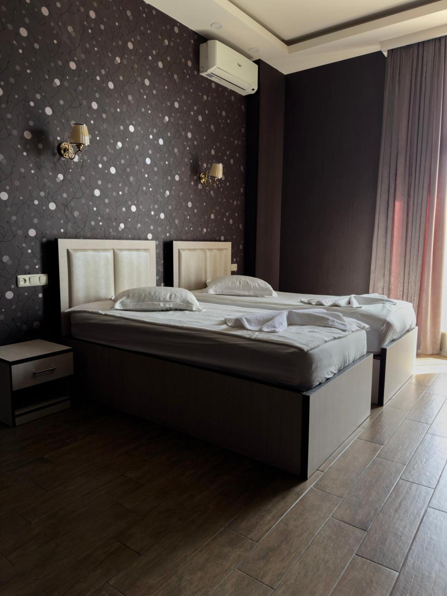 Eridana Hotel エレバン エクステリア 写真