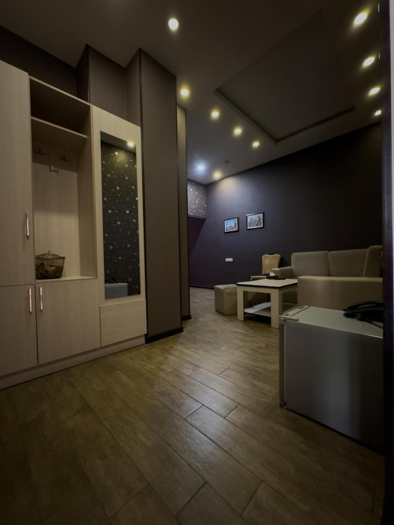 Eridana Hotel エレバン エクステリア 写真