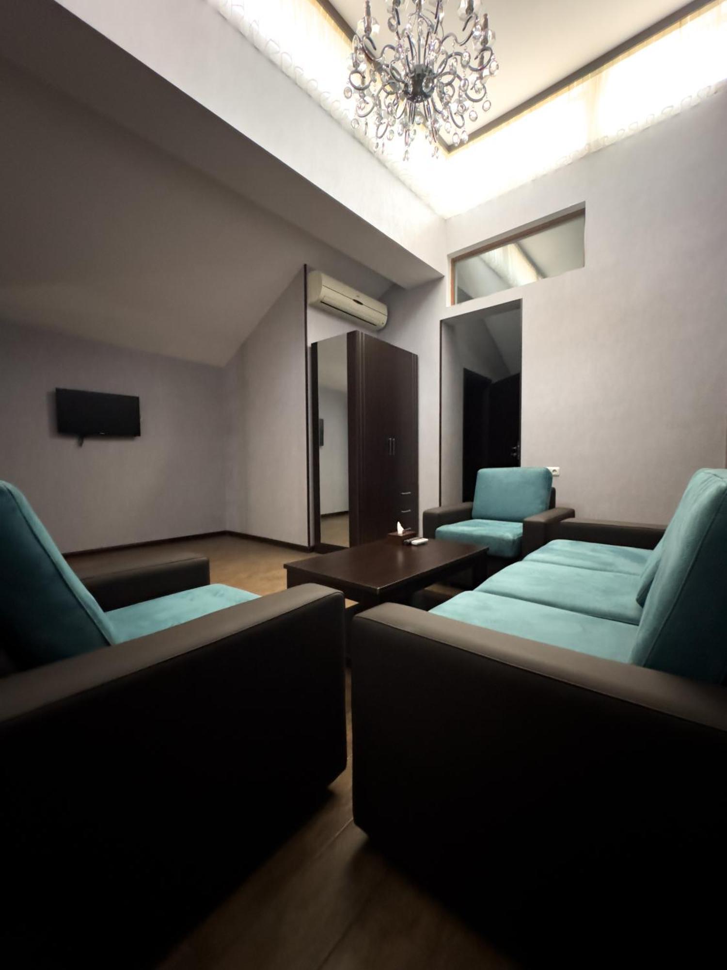 Eridana Hotel エレバン エクステリア 写真