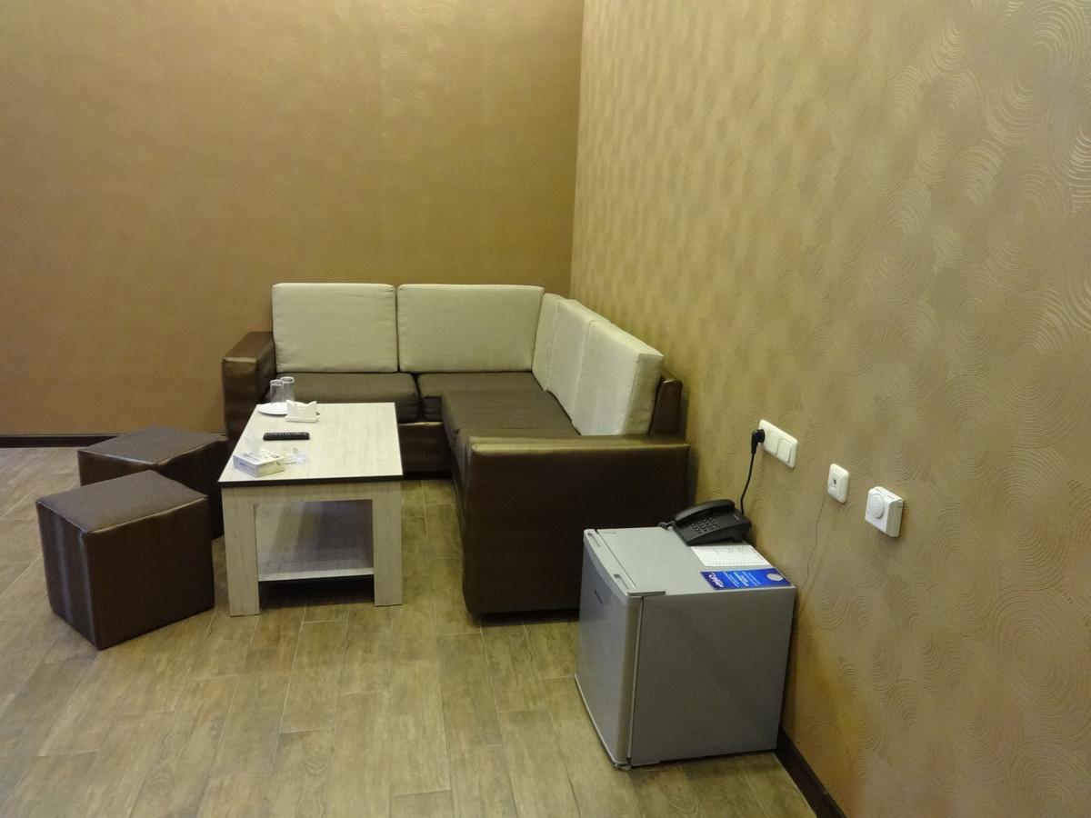 Eridana Hotel エレバン エクステリア 写真