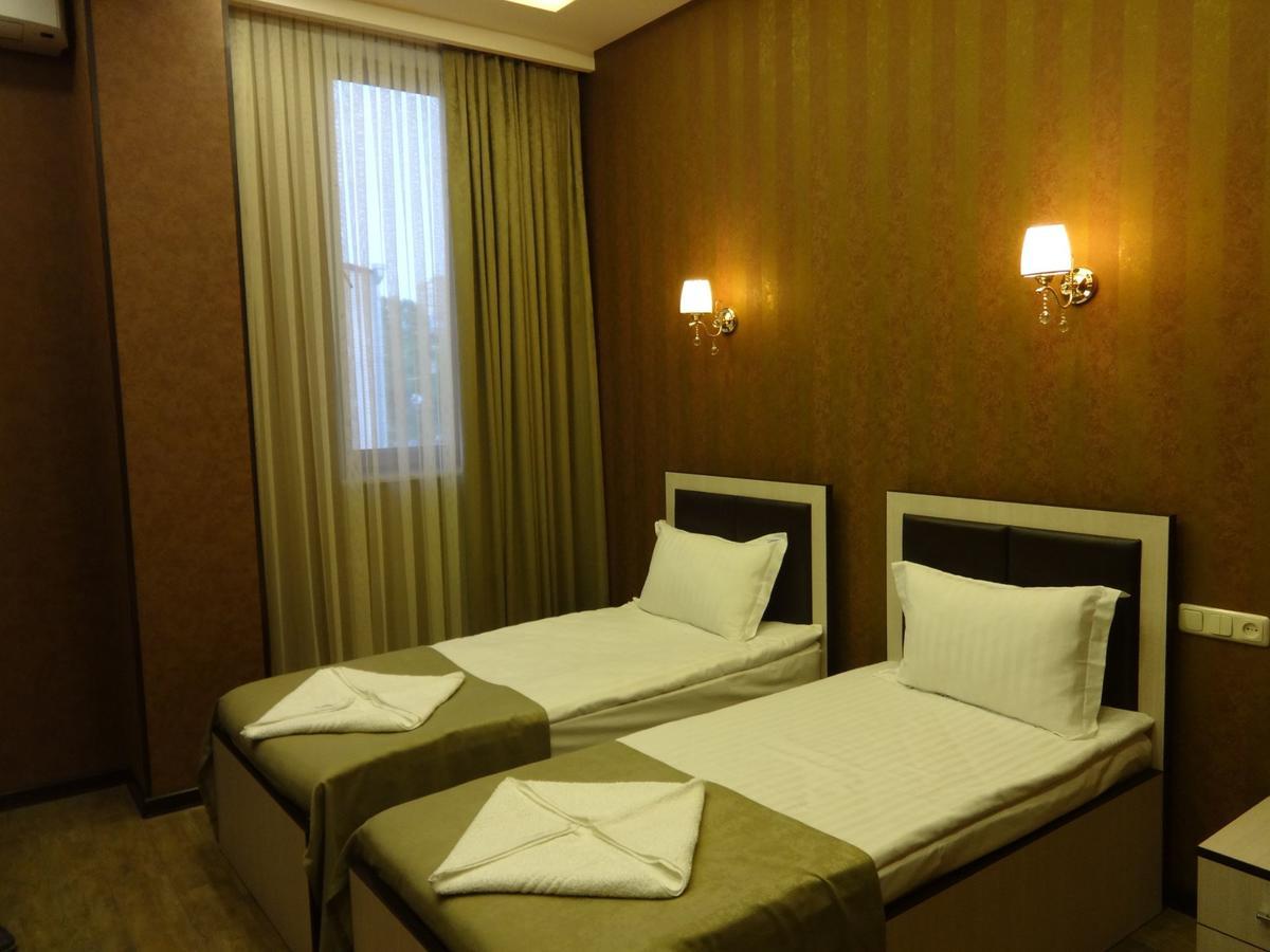 Eridana Hotel エレバン エクステリア 写真