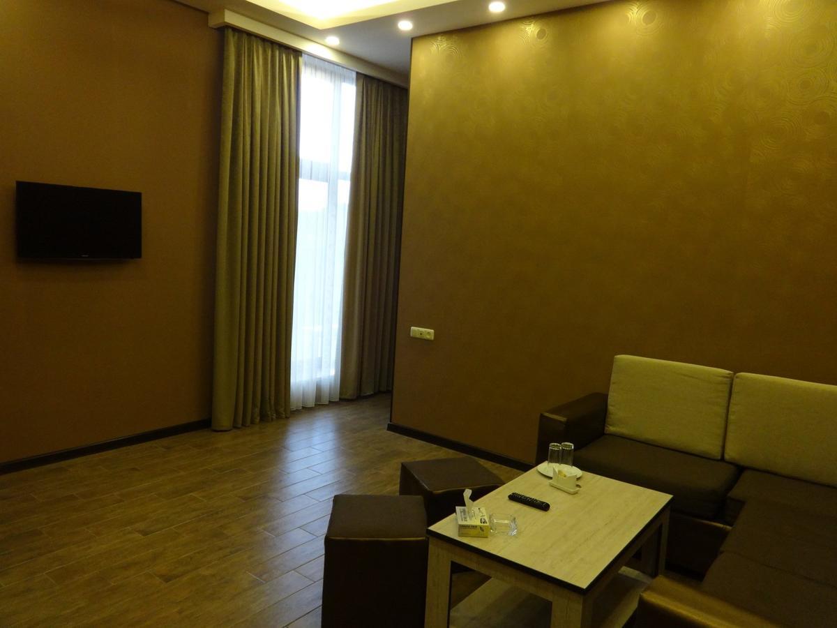 Eridana Hotel エレバン エクステリア 写真