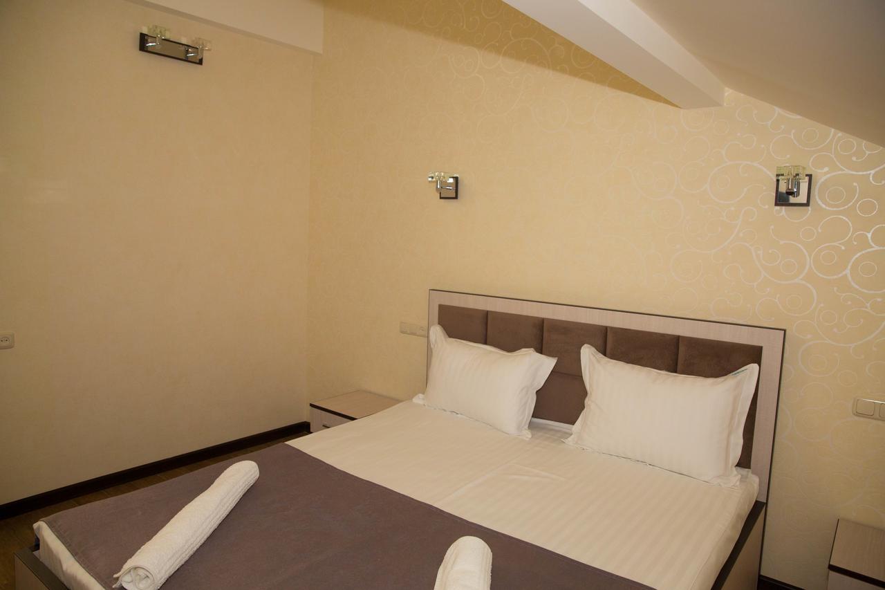 Eridana Hotel エレバン エクステリア 写真