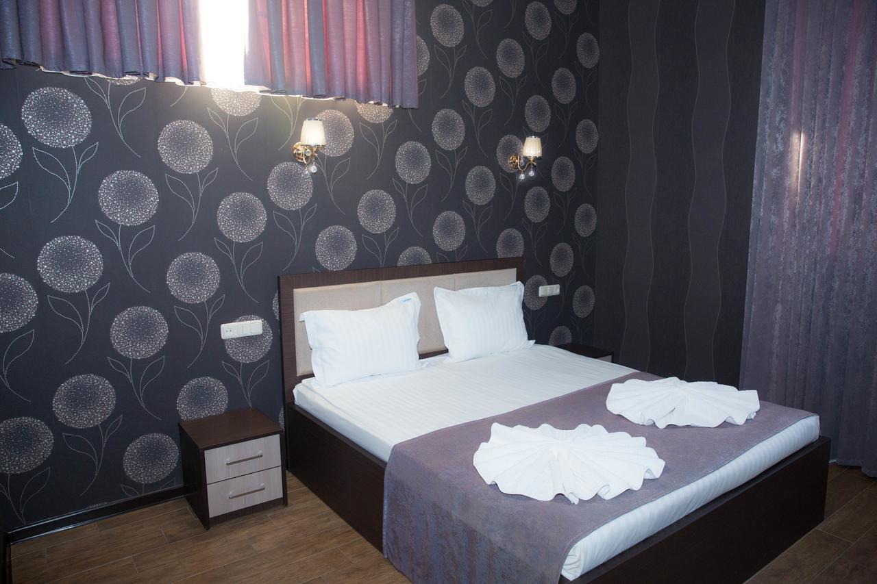 Eridana Hotel エレバン エクステリア 写真