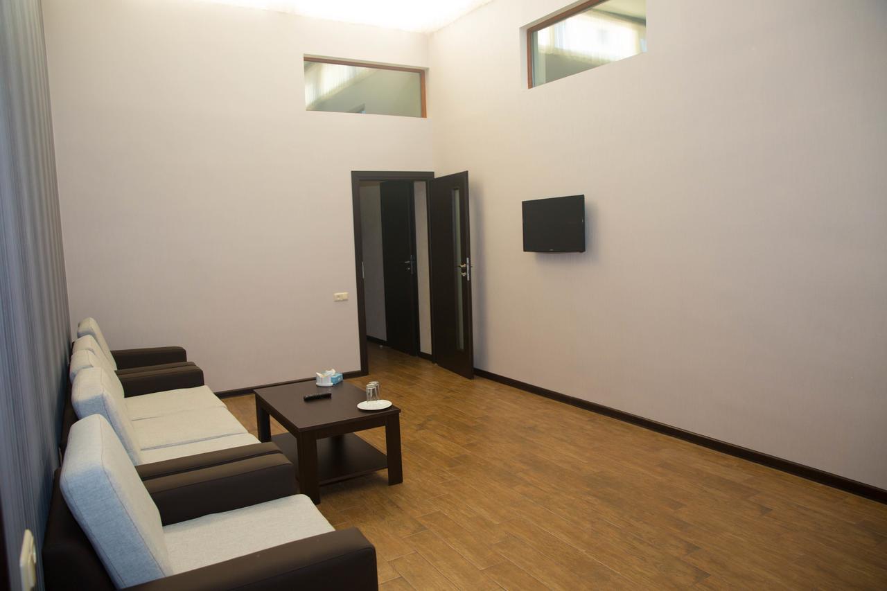 Eridana Hotel エレバン エクステリア 写真