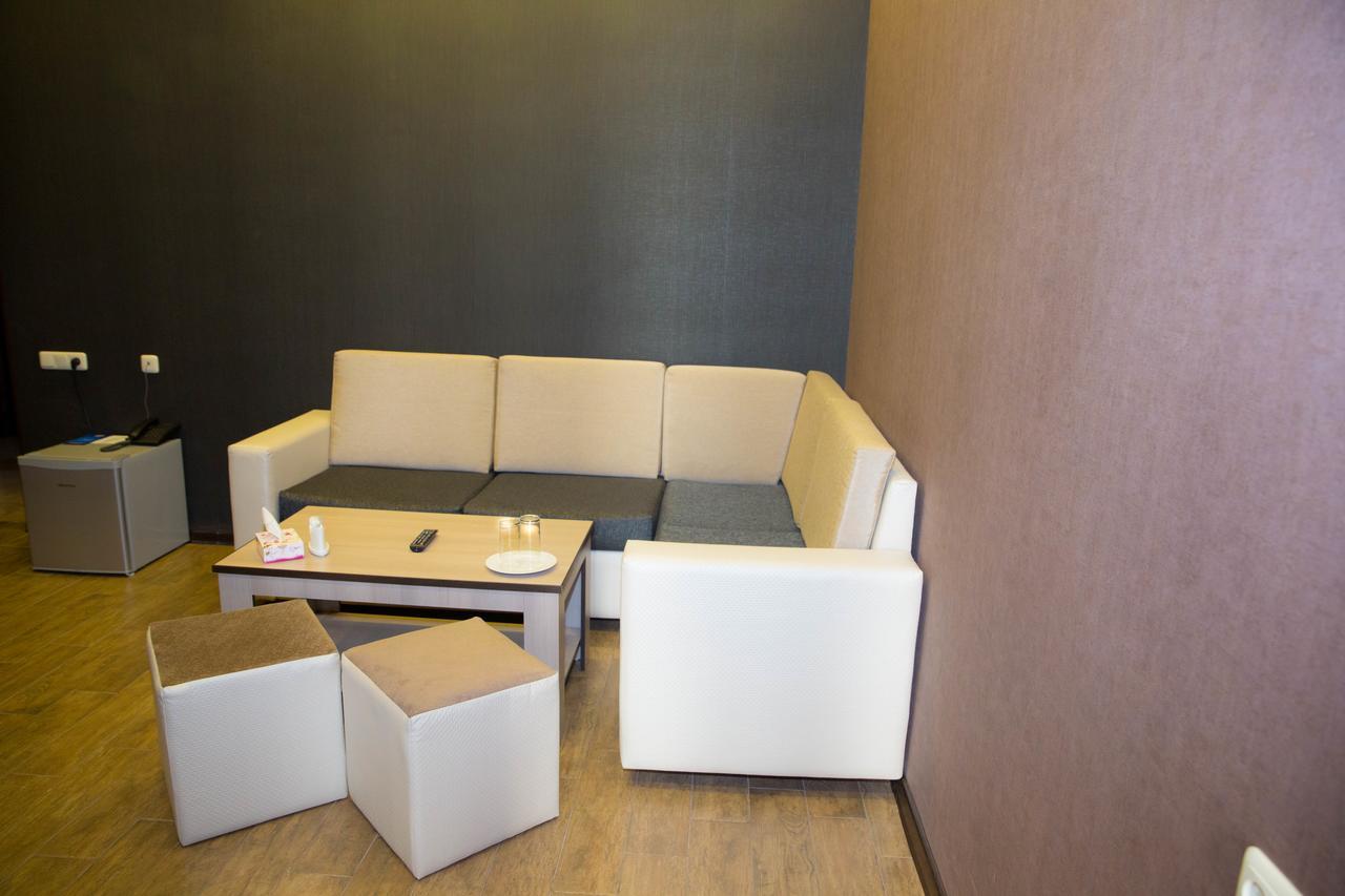 Eridana Hotel エレバン エクステリア 写真
