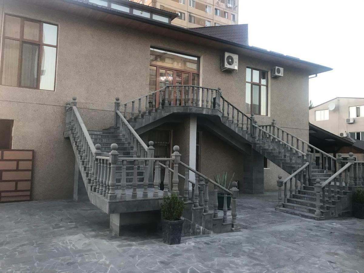 Eridana Hotel エレバン エクステリア 写真